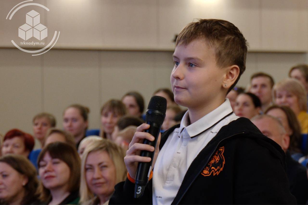 В Надым приехал Герой России лётчик Дамир Юсупов В Надым приехал Герой России лётчик Дамир Юсупов