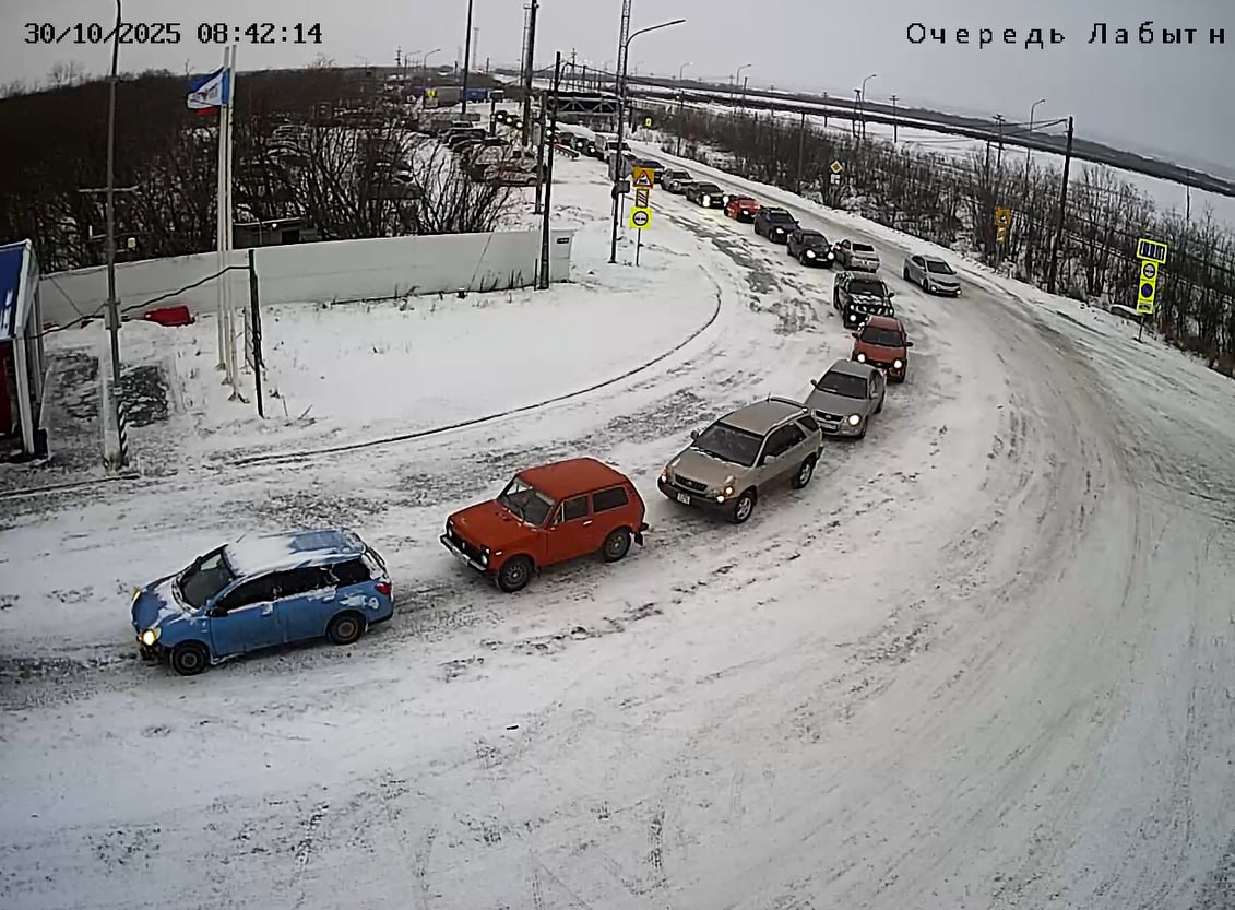 Паромная переправа между Салехардом и Лабытнанги работает в ограниченном режиме