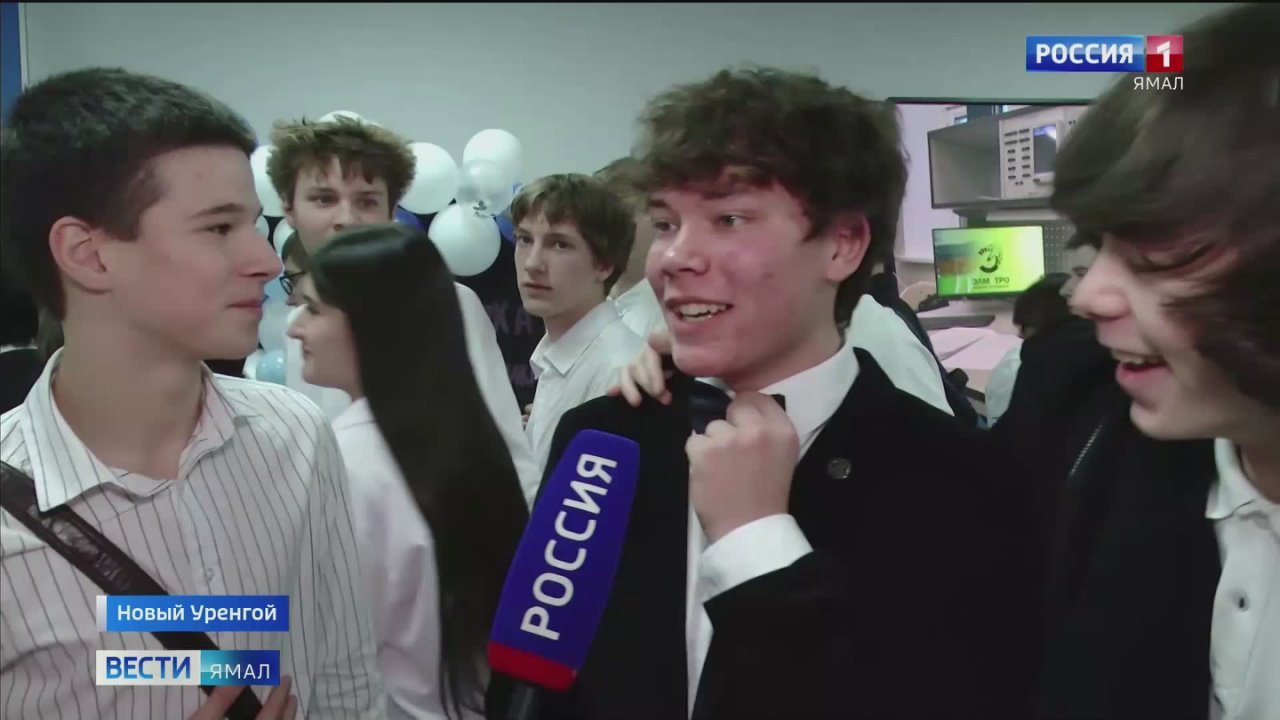 Студент — звучит гордо. Вместо классов — аудитории, вместо уроков — пары, вместо учителей — преподаватели