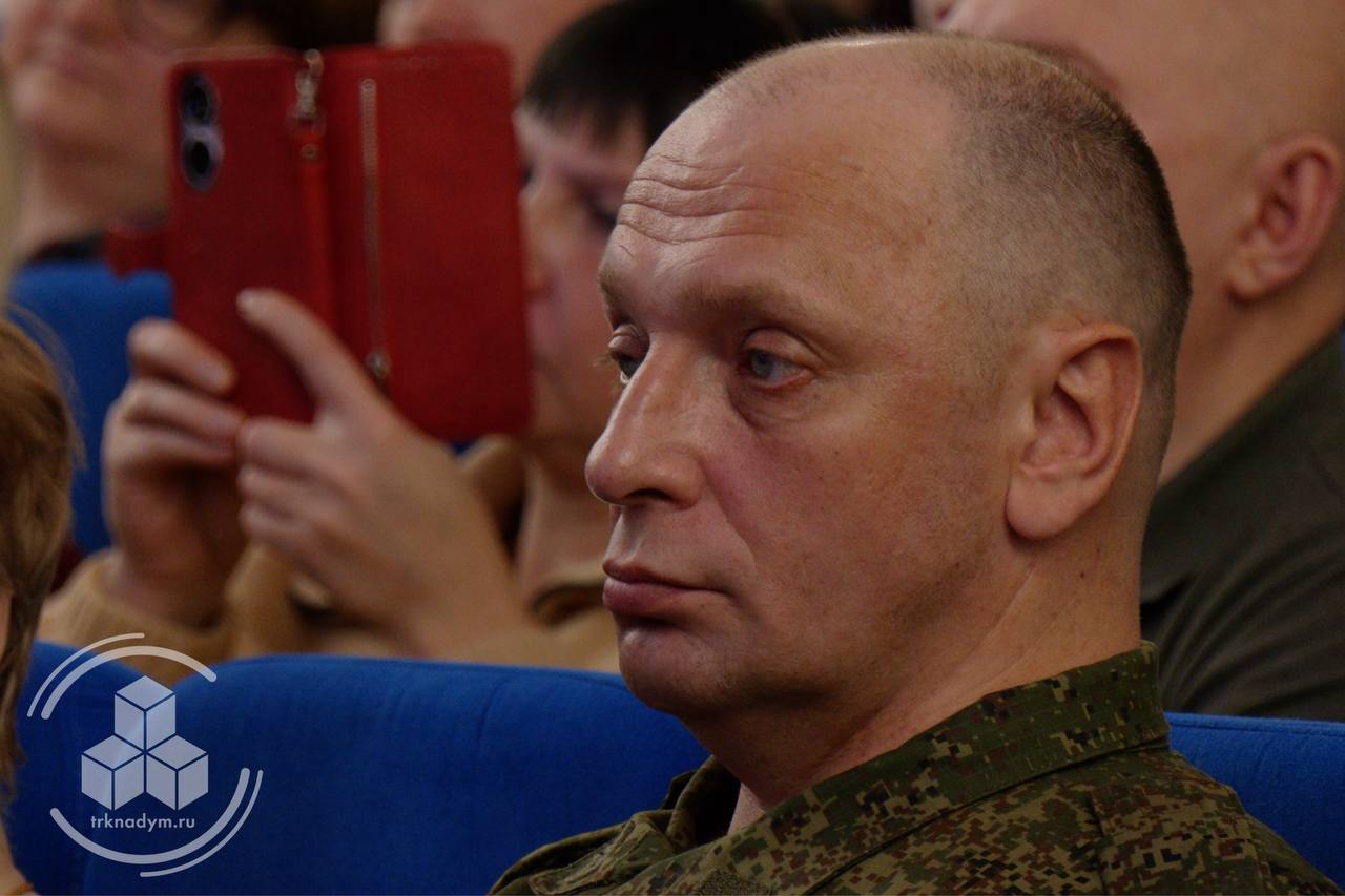 В Надым приехал Герой России лётчик Дамир Юсупов В Надым приехал Герой России лётчик Дамир Юсупов