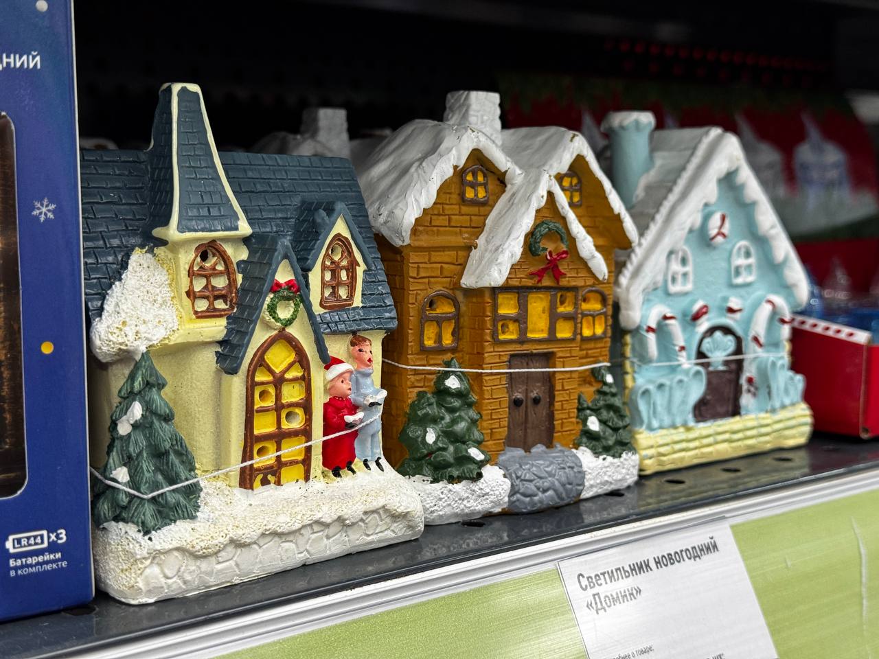 При появлении новогоднего декора финансовая грамотность «говорит» «пока»: в магазины Ямала уже завели праздничные украшения, посуду и фигурки При появлении новогоднего декора финансовая грамотность «говорит» «пока»: в магазины Ямала уже завели праздничные украшения, посуду и фигурки