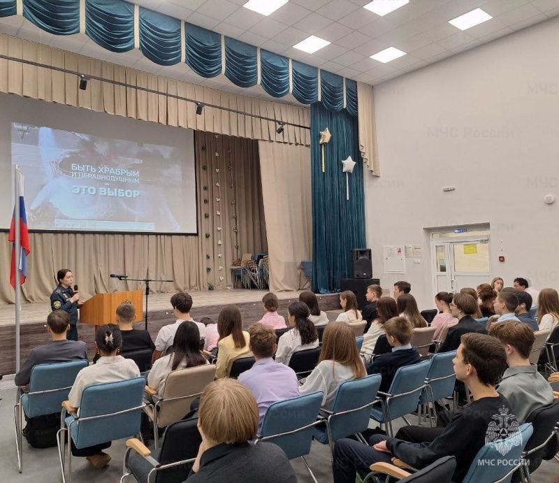 Кем стать в будущем?. Представители надымского пожарно-спасательного гарнизона регулярно проводят профориентационные мероприятия в школах города, чтобы помочь старшеклассникам сделать осознанный выбор будущей профессии Кем стать в будущем?. Представители надымского пожарно-спасательного гарнизона регулярно проводят профориентационные мероприятия в школах города, чтобы помочь старшеклассникам сделать осознанный выбор будущей профессии