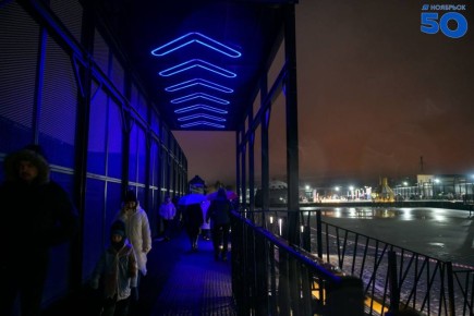 Стильно, современно и комфортно, так выглядит новое общественное пространство, которое появилось вокруг озера Безымянного