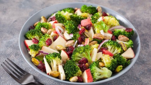 По рецепту заокеанских кулинаров: такого салата из брокколи вы еще точно не пробовали