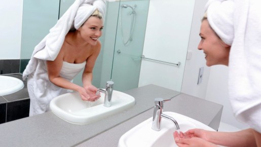 Налет на сантехнике исчезнет: былой вид поможет вернуть простое средство