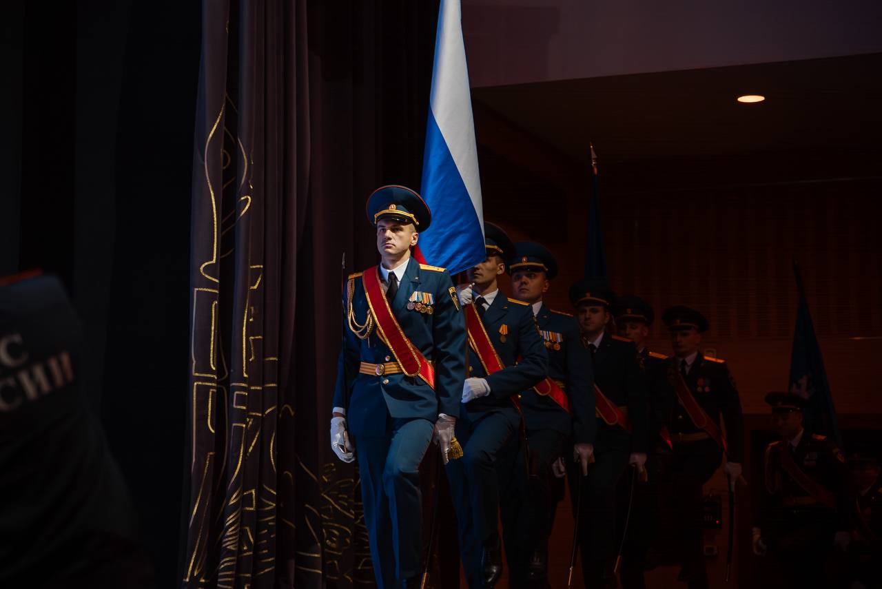 Первые на Ямале: в четвёртой школе открыли кадетский класс МЧС для первоклашек Первые на Ямале: в четвёртой школе открыли кадетский класс МЧС для первоклашек