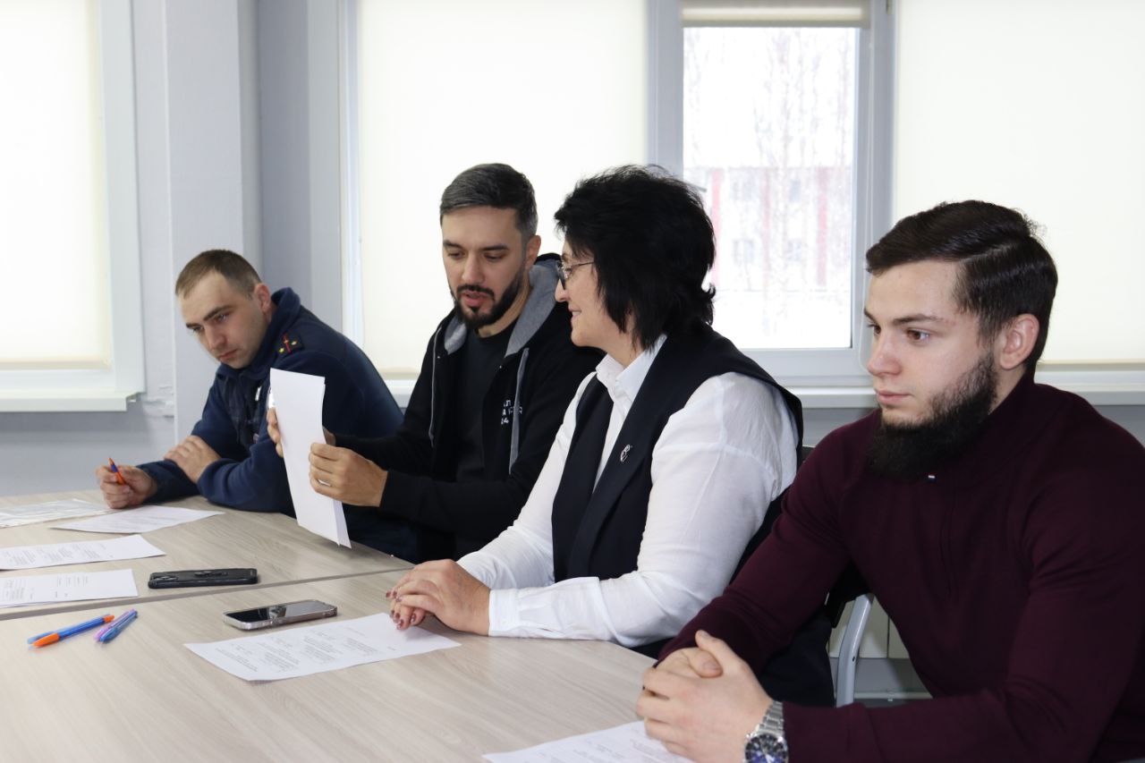 В Губкинском прошло соревнование по профессиональному мастерству среди водителей категории «B» В Губкинском прошло соревнование по профессиональному мастерству среди водителей категории «B»