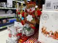 При появлении новогоднего декора финансовая грамотность «говорит» «пока»: в магазины Ямала уже завели праздничные украшения, посуду и фигурки