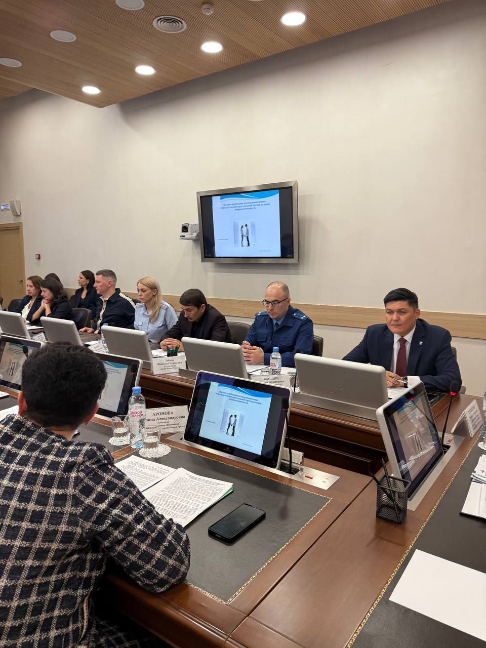 На расширенном заседании Комиссии по делам несовершеннолетних и защите их прав при участии исполняющего обязанности прокурора Нового Уренгоя Вячеслава Зайкова подведены итоги деятельности органов и учреждений системы... На расширенном заседании Комиссии по делам несовершеннолетних и защите их прав при участии исполняющего обязанности прокурора Нового Уренгоя Вячеслава Зайкова подведены итоги деятельности органов и учреждений системы...