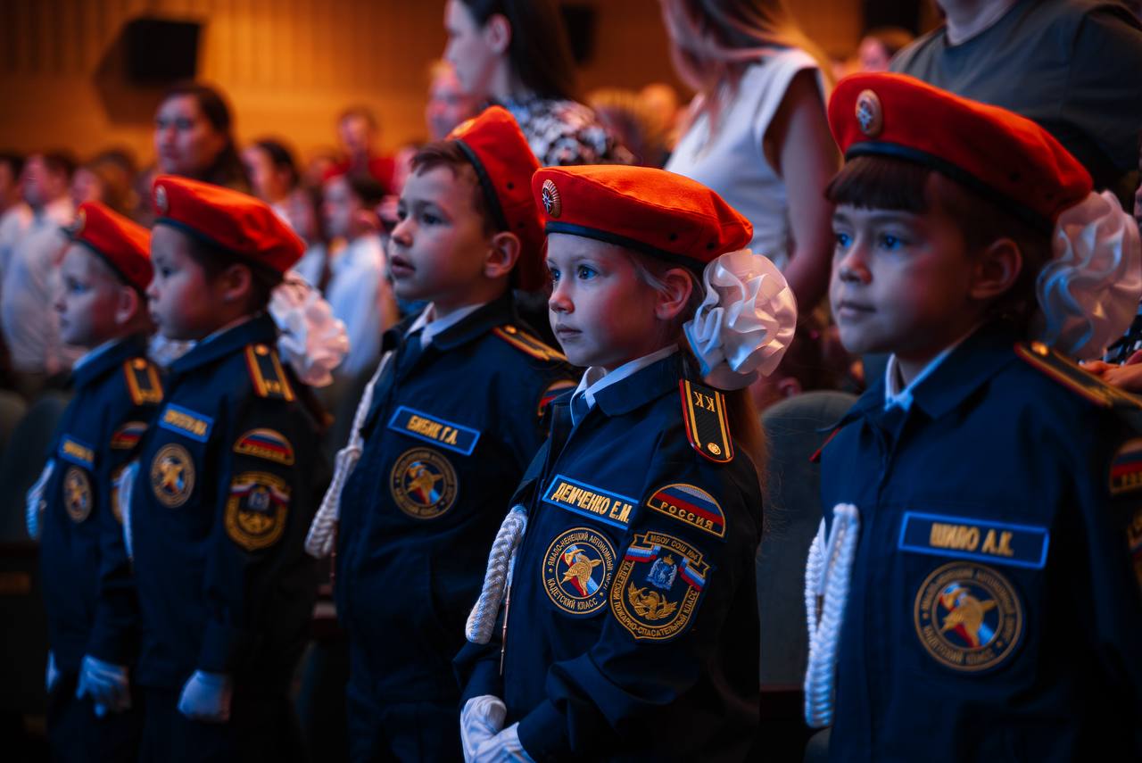 Первые на Ямале: в четвёртой школе открыли кадетский класс МЧС для первоклашек Первые на Ямале: в четвёртой школе открыли кадетский класс МЧС для первоклашек