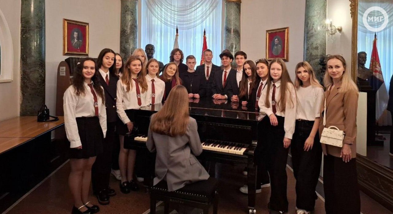 15 ноябрьских школьников отправились на языковую стажировку в Сербию 15 ноябрьских школьников отправились на языковую стажировку в Сербию