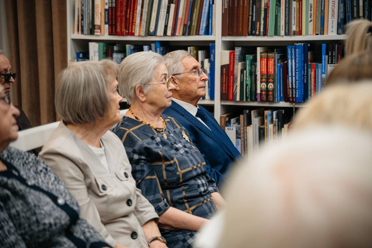 Глава Салехарда Алексей Титовский обсудил со старожилами, ветеранами города, участниками специальной военной операции, историками, краеведами, каким будет новое пространство в честь того, что Салехарду присвоено почётное... Глава Салехарда Алексей Титовский обсудил со старожилами, ветеранами города, участниками специальной военной операции, историками, краеведами, каким будет новое пространство в честь того, что Салехарду присвоено почётное...