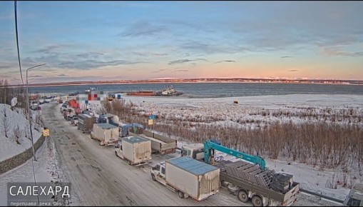 На переправе Салехард — Лабытнанги приостановлено движение паромов