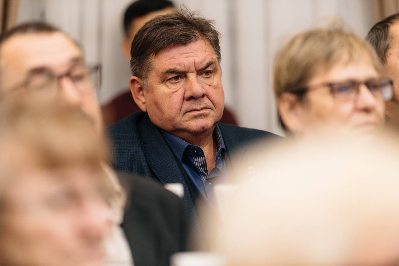 Глава Салехарда Алексей Титовский обсудил со старожилами, ветеранами города, участниками специальной военной операции, историками, краеведами, каким будет новое пространство в честь того, что Салехарду присвоено почётное... Глава Салехарда Алексей Титовский обсудил со старожилами, ветеранами города, участниками специальной военной операции, историками, краеведами, каким будет новое пространство в честь того, что Салехарду присвоено почётное...