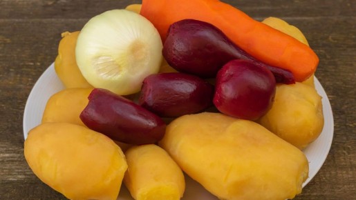 Никакой возни с салатами: этот хитрый трюк с овощами сильно сэкономит время 31 декабря