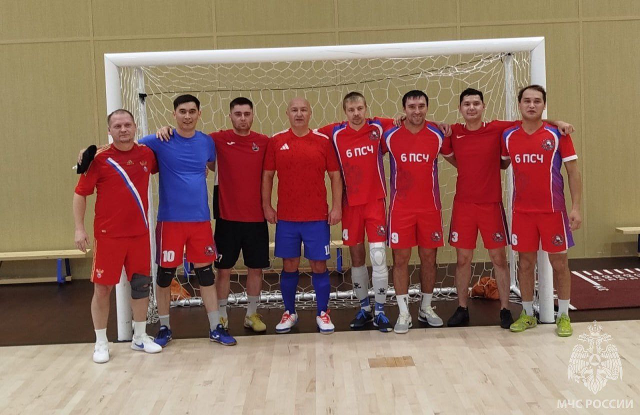 В преддверии Дня народного единства пожарные Муравленко сразились в турнире по мини-футболу В преддверии Дня народного единства пожарные Муравленко сразились в турнире по мини-футболу