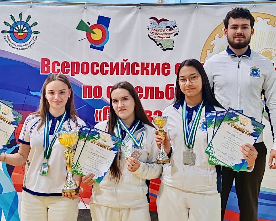 Ямальские лучницы вновь на пьедестале всероссийских соревнований Ямальские лучницы вновь на пьедестале всероссийских соревнований