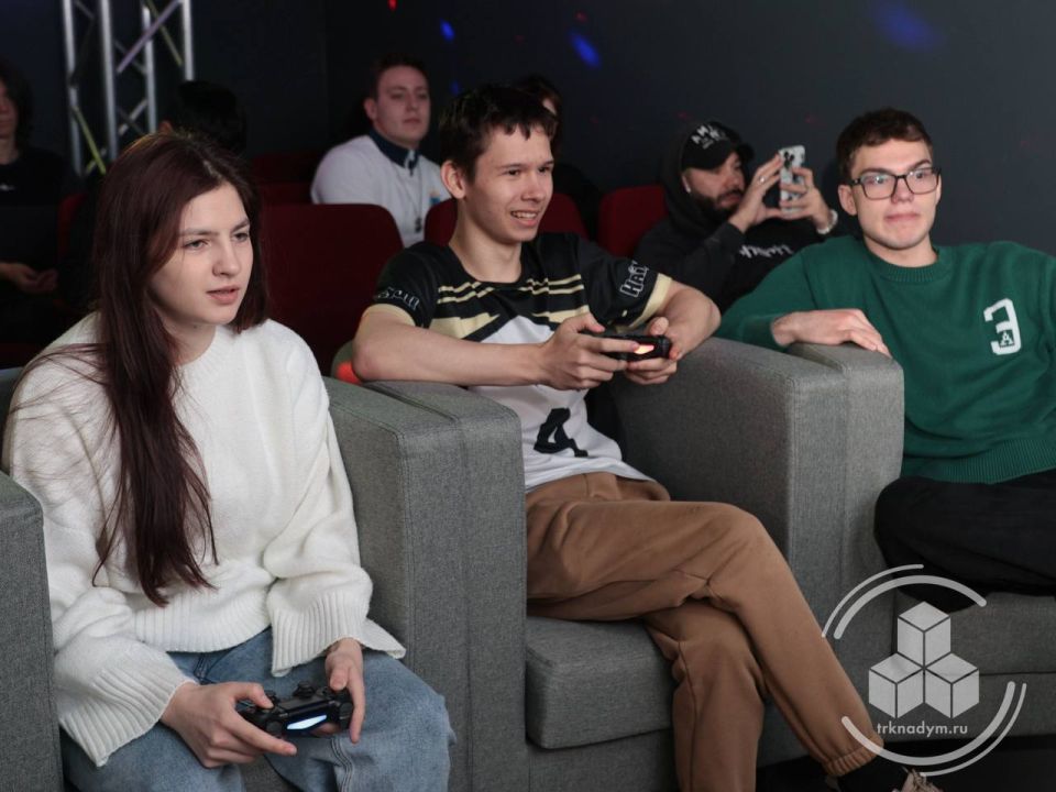 Второй день фестиваля уличной культуры «Пластилин» прошёл сегодня в роллер-парке «Адреналин» — и снова зарядил участников мощной энергией творчества и драйва! Второй день фестиваля уличной культуры «Пластилин» прошёл сегодня в роллер-парке «Адреналин» — и снова зарядил участников мощной энергией творчества и драйва!