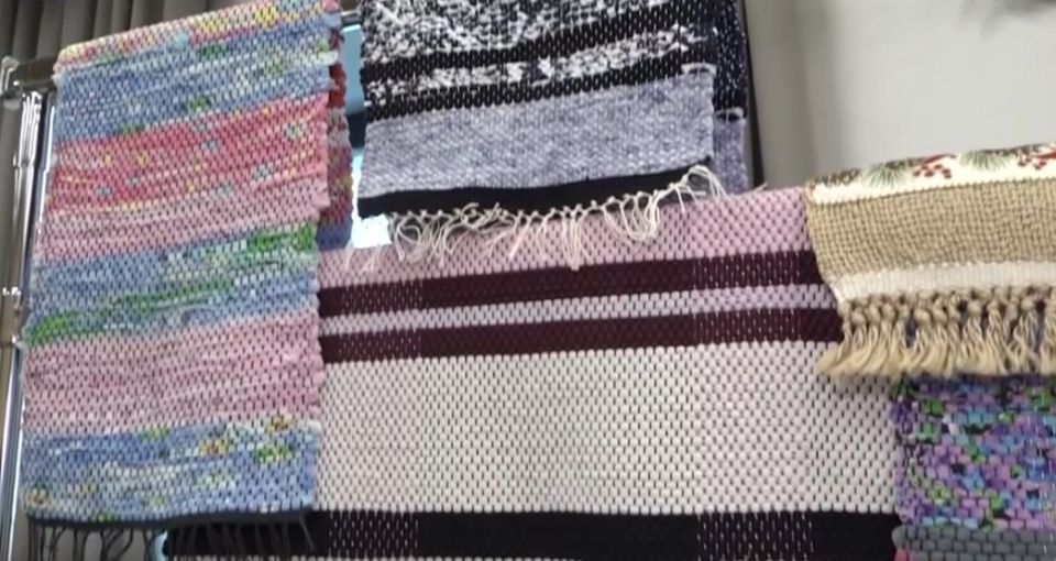 В Тюмени ямальские ветераны осваивают мастерство ткачества В Тюмени ямальские ветераны осваивают мастерство ткачества