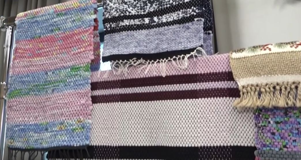 В Тюмени ямальские ветераны осваивают мастерство ткачества В Тюмени ямальские ветераны осваивают мастерство ткачества