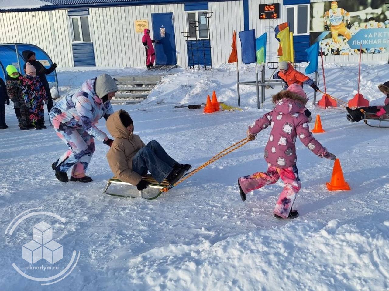 В п. Пангоды прошли "Весёлые старты" ко Дню народного единства В п. Пангоды прошли "Весёлые старты" ко Дню народного единства