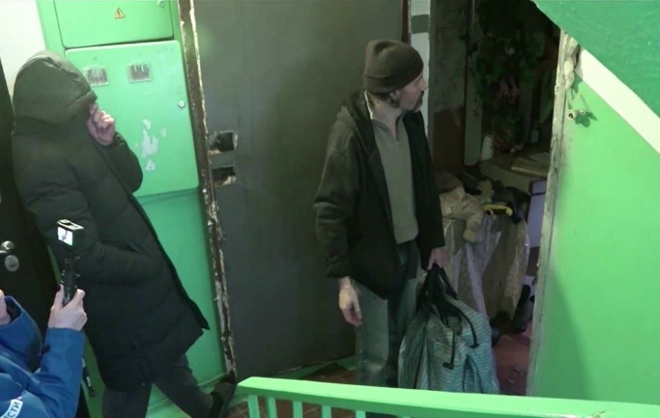 Тараканий ад в Ноябрьске: сосед-антисанитар держит в страхе весь подъезд Тараканий ад в Ноябрьске: сосед-антисанитар держит в страхе весь подъезд