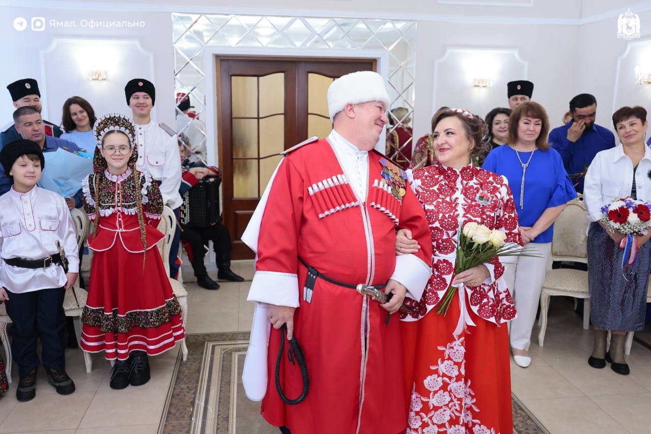 Семья из Лабытнанги отметила жемчужную свадьбу по казачьим традициям Семья из Лабытнанги отметила жемчужную свадьбу по казачьим традициям