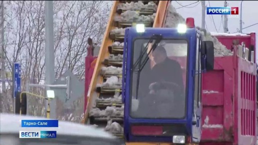 У дорожных служб зимний сезон только начался, а спецтехника уже работает круглосуточно