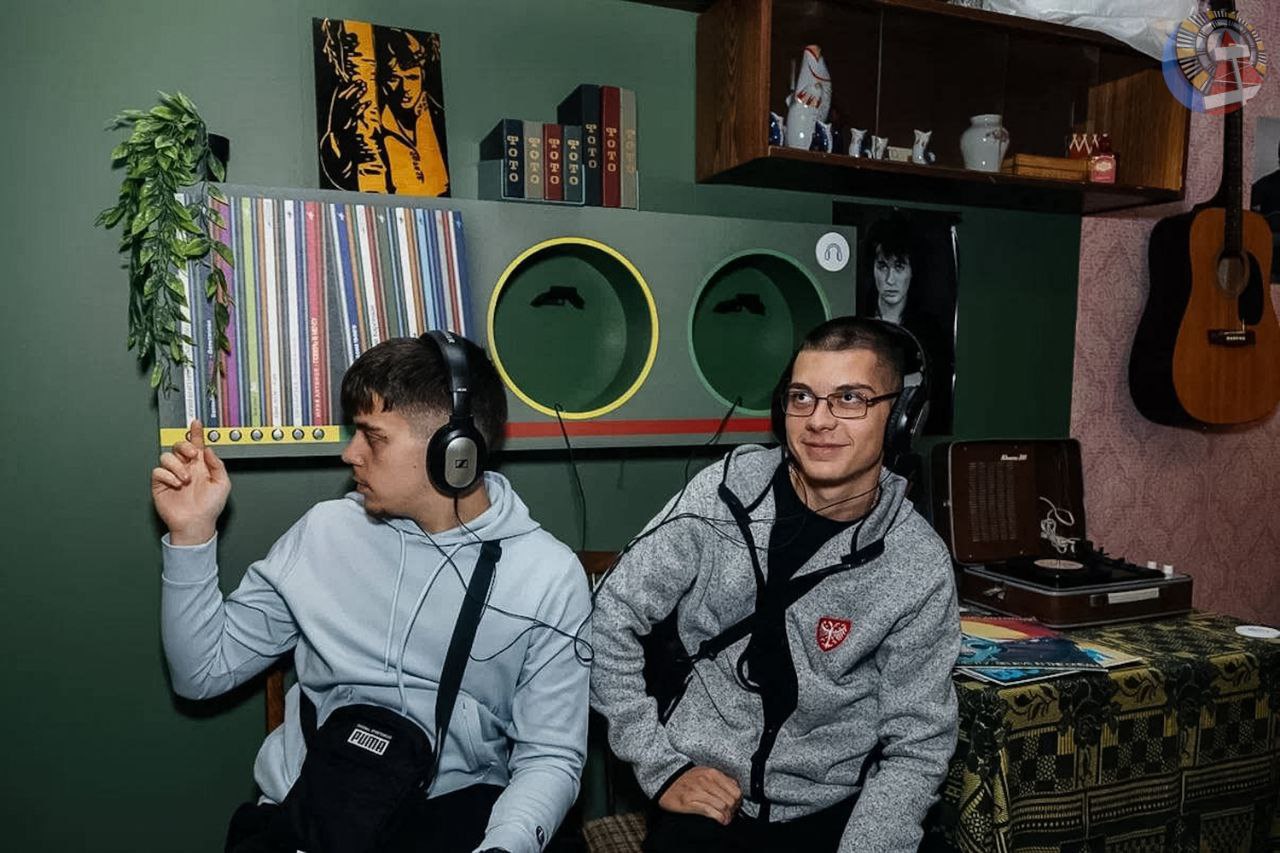 В Ноябрьск приехали пятнадцать ребят из сербского города Алексинац В Ноябрьск приехали пятнадцать ребят из сербского города Алексинац