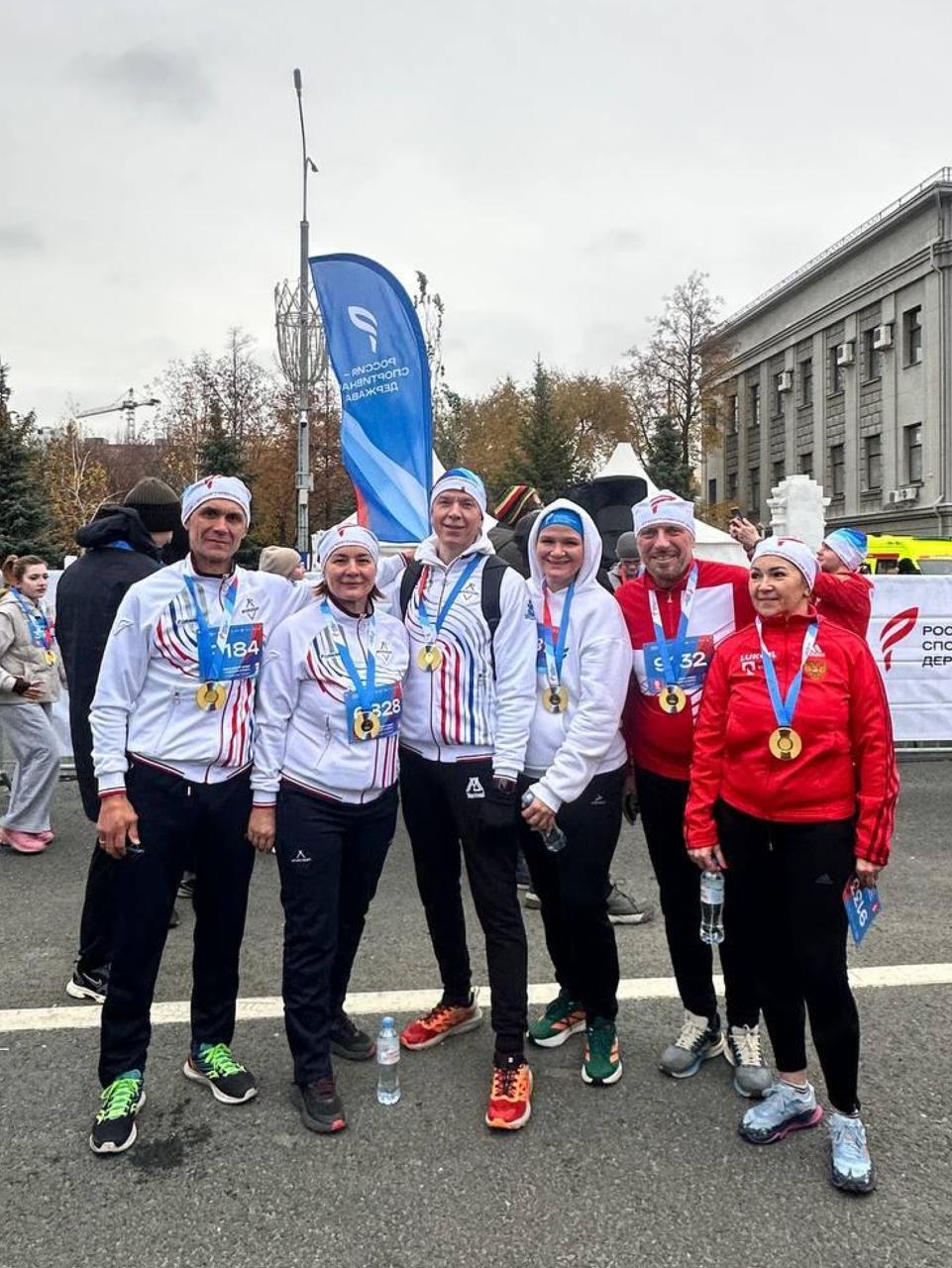 Первый день форума «Россия – спортивная держава» стартовал с яркой и энергичной активности — массового забега «Чистый спорт» по исторической части Самары