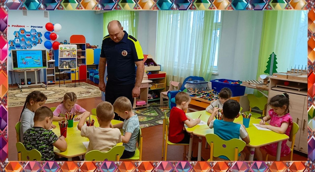 Автоинспекторы Ноябрьска провели мероприятие «Вместе учим ПДД» с воспитанниками детского сада «Золотая рыбка» Автоинспекторы Ноябрьска провели мероприятие «Вместе учим ПДД» с воспитанниками детского сада «Золотая рыбка»