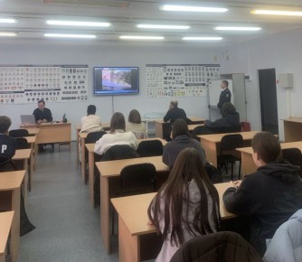 Сотрудники Госавтоинспекции Ноябрьска провели «краш-курс» для будущих водителей