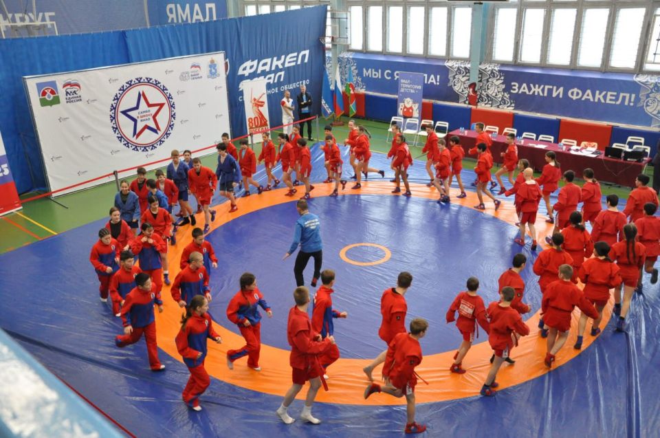 Региональные соревнования по самбо завершились в Надыме