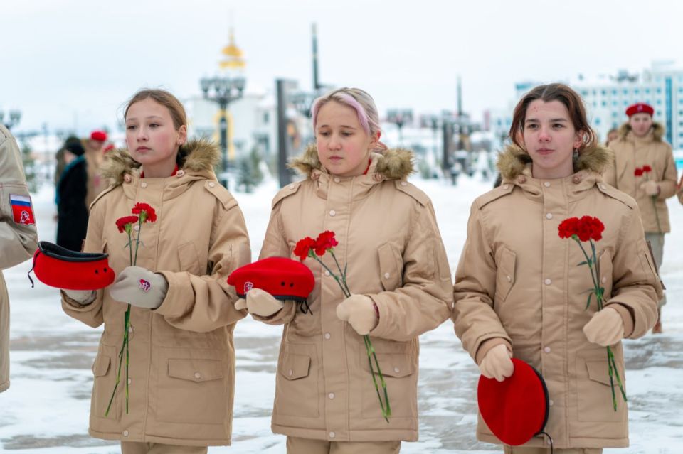 Алексей Титовский: Сегодня вместе с юнармейцами нашего города, руководителем исполкома Общероссийского общественного гражданско-патриотического движения «Бессмертный полк России» Натальей Шадриной и руководителем... Алексей Титовский: Сегодня вместе с юнармейцами нашего города, руководителем исполкома Общероссийского общественного гражданско-патриотического движения «Бессмертный полк России» Натальей Шадриной и руководителем...