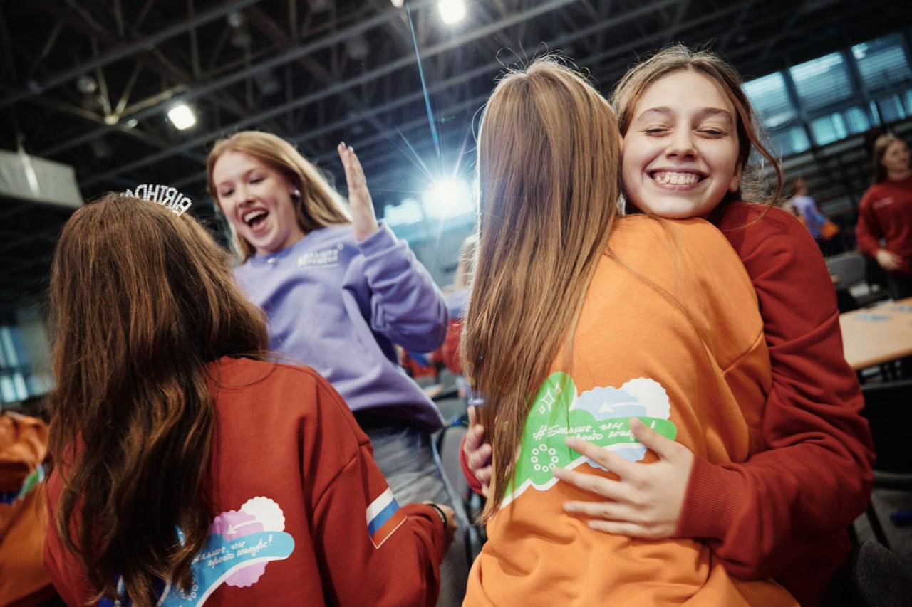 Дмитрий Артюхов: Ямальские школьники вновь взяли высоту! В «Артеке» наши ребята завоевали сразу 10 призовых мест в финале всероссийского конкурса «Большая перемена» Дмитрий Артюхов: Ямальские школьники вновь взяли высоту! В «Артеке» наши ребята завоевали сразу 10 призовых мест в финале всероссийского конкурса «Большая перемена»