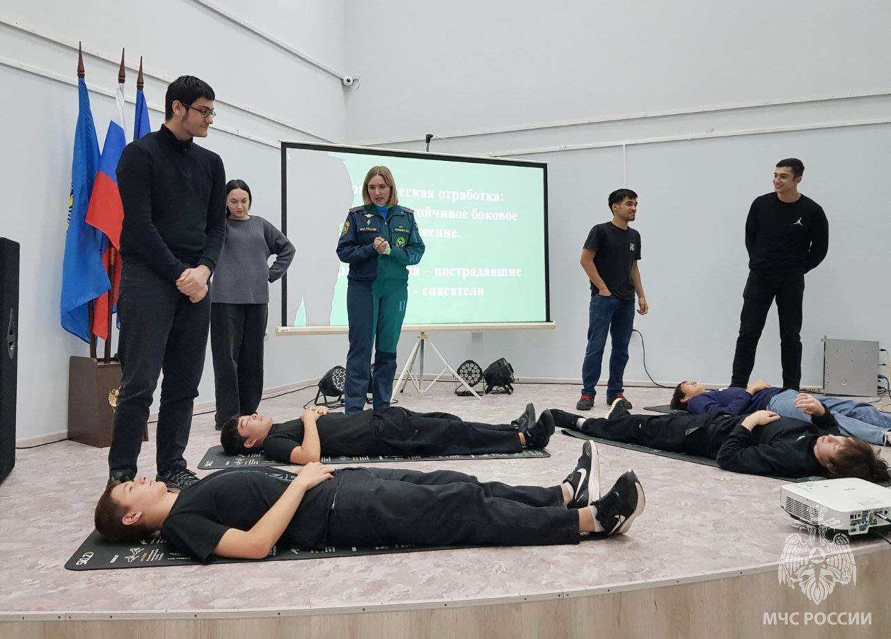 В рамках празднования 35-й годовщины МЧС России в Ноябрьске продолжается серия мероприятий, направленных на популяризацию профессий чрезвычайного ведомства В рамках празднования 35-й годовщины МЧС России в Ноябрьске продолжается серия мероприятий, направленных на популяризацию профессий чрезвычайного ведомства