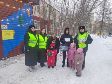 Новоуренгойские автоинспекторы и «Родительский патруль» провели акцию по безопасности детей