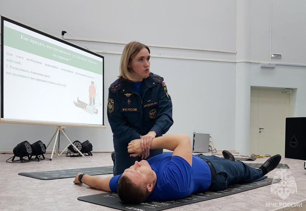 В рамках празднования 35-й годовщины МЧС России в Ноябрьске продолжается серия мероприятий, направленных на популяризацию профессий чрезвычайного ведомства В рамках празднования 35-й годовщины МЧС России в Ноябрьске продолжается серия мероприятий, направленных на популяризацию профессий чрезвычайного ведомства