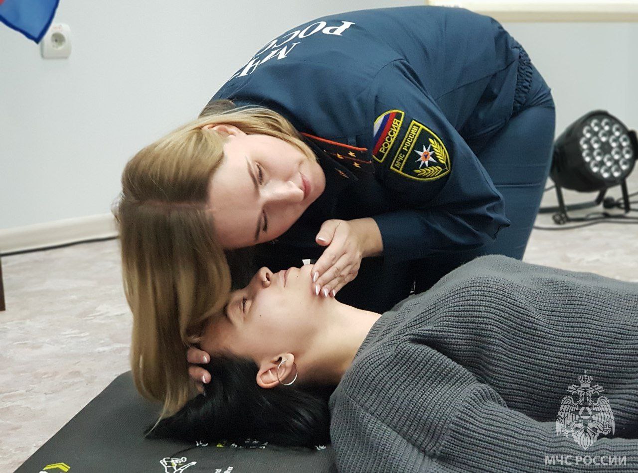 В рамках празднования 35-й годовщины МЧС России в Ноябрьске продолжается серия мероприятий, направленных на популяризацию профессий чрезвычайного ведомства В рамках празднования 35-й годовщины МЧС России в Ноябрьске продолжается серия мероприятий, направленных на популяризацию профессий чрезвычайного ведомства