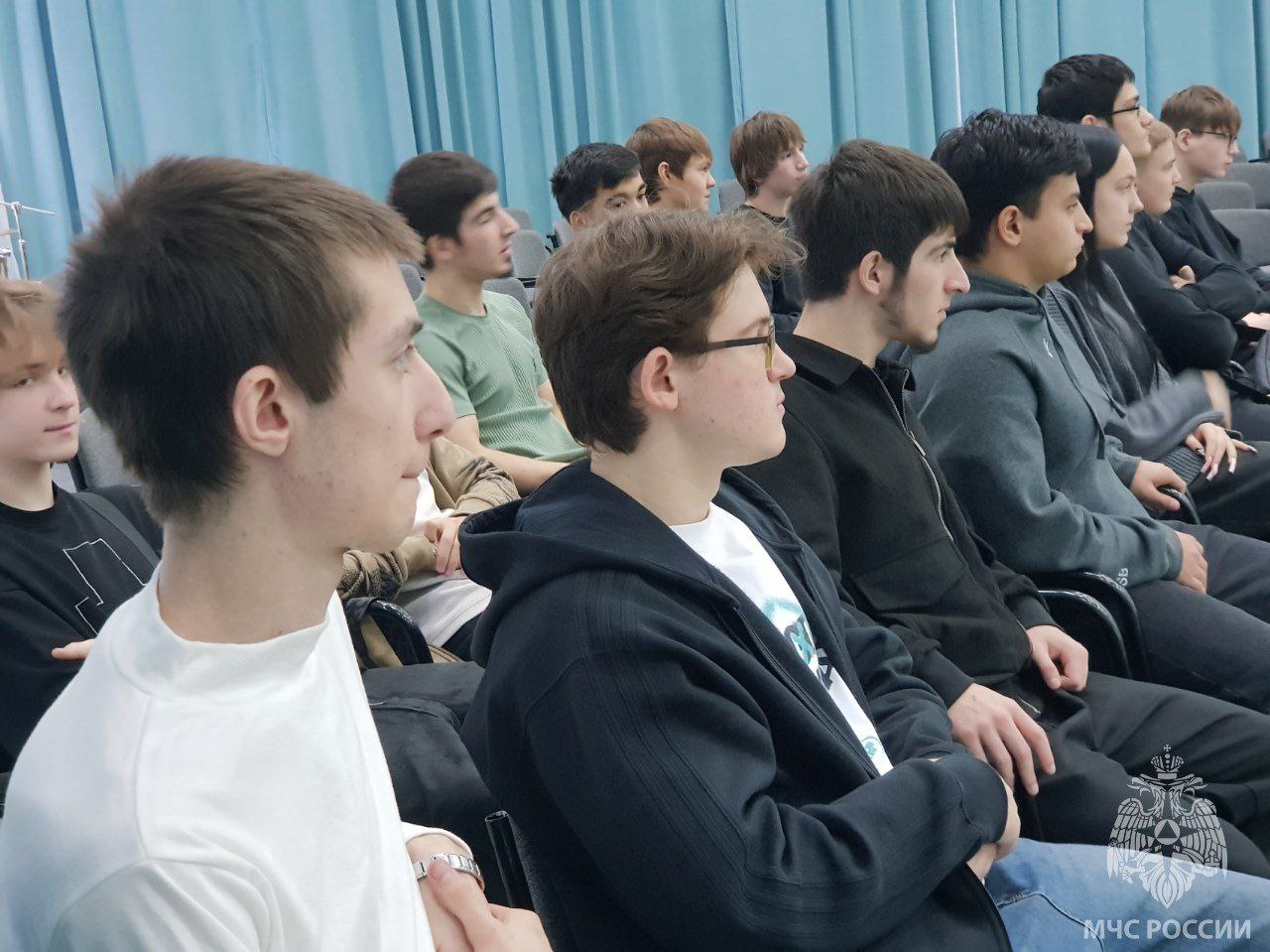 В рамках празднования 35-й годовщины МЧС России в Ноябрьске продолжается серия мероприятий, направленных на популяризацию профессий чрезвычайного ведомства В рамках празднования 35-й годовщины МЧС России в Ноябрьске продолжается серия мероприятий, направленных на популяризацию профессий чрезвычайного ведомства