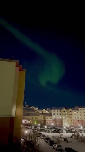 Чудеса вокруг нас. Жители Салехарда продолжают делиться удивительными кадрами северного сияния