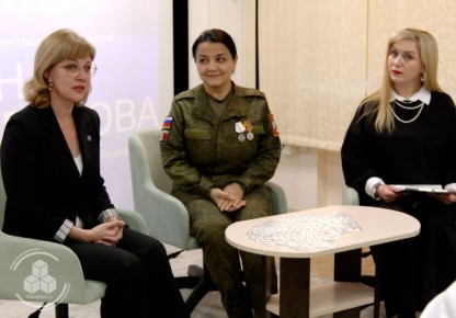 В Надымском профессиональном колледже состоялась встреча заместителя главы Администрации Надымского района Ирины Трухановой и ветерана боевых действий, участницей программы "Герои Ямала" Зебахан Авазмурадовой со студентами