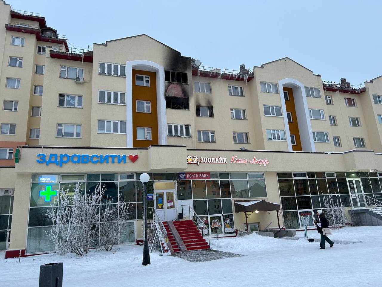 По поручению прокуратуры автономного округа организована проверка причин и обстоятельств возгорания в Новом Уренгое жилого дома 2/1 в мкр По поручению прокуратуры автономного округа организована проверка причин и обстоятельств возгорания в Новом Уренгое жилого дома 2/1 в мкр