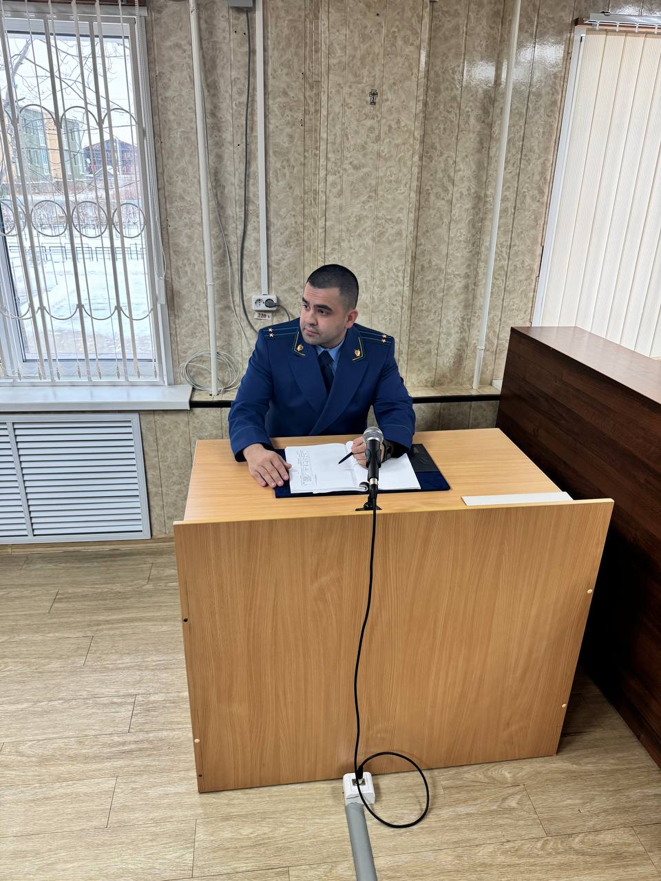 По требованию прокуратуры Красноселькупского района в пользу ребенка взыскана компенсация морального вреда в связи с нападением безнадзорной собаки