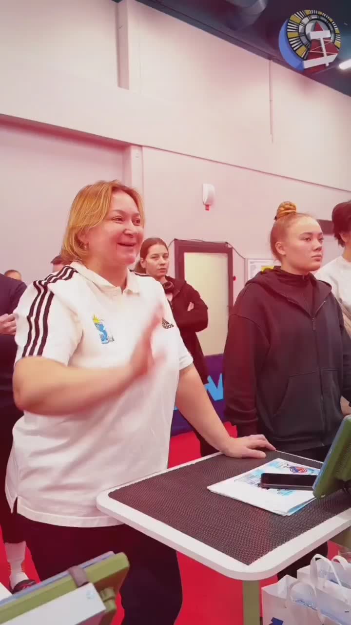 Олимпийская чемпионка по пулевой стрельбе Виталина Бацарашкина и бронзовый призёр Олимпийских игр Владимир Масленников провели автографсессию для ноябрьских стрелков