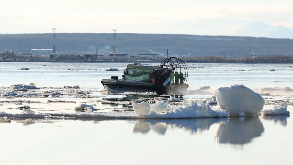 Поток вахтовиков увеличит нагрузку на переправу Салехард — Лабытнанги