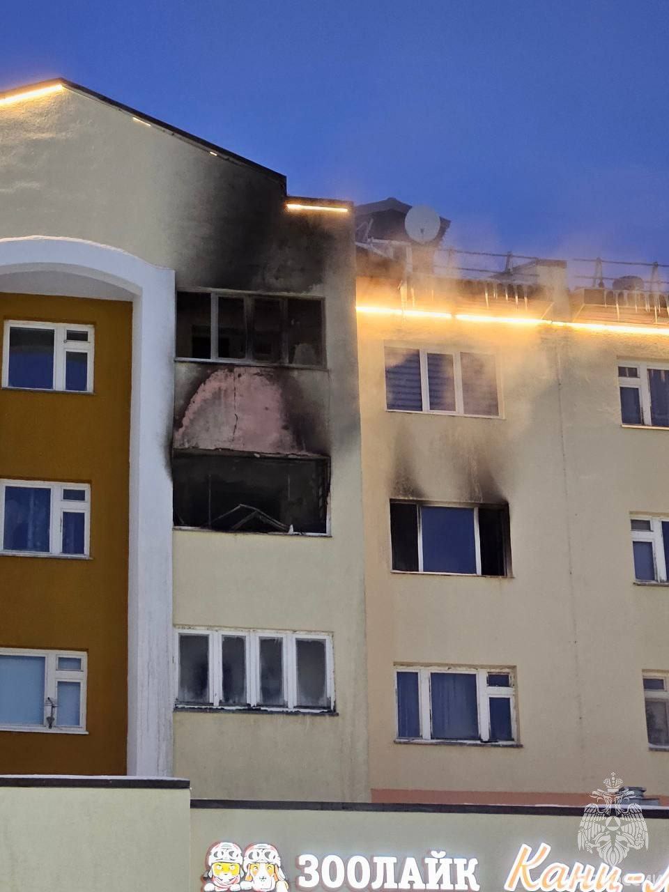 В 04 часа 34 минуты в пожарную часть города Новый Уренгой поступило сообщение о пожаре в многоквартирном жилом доме на улице Оптимистов д. 2/1