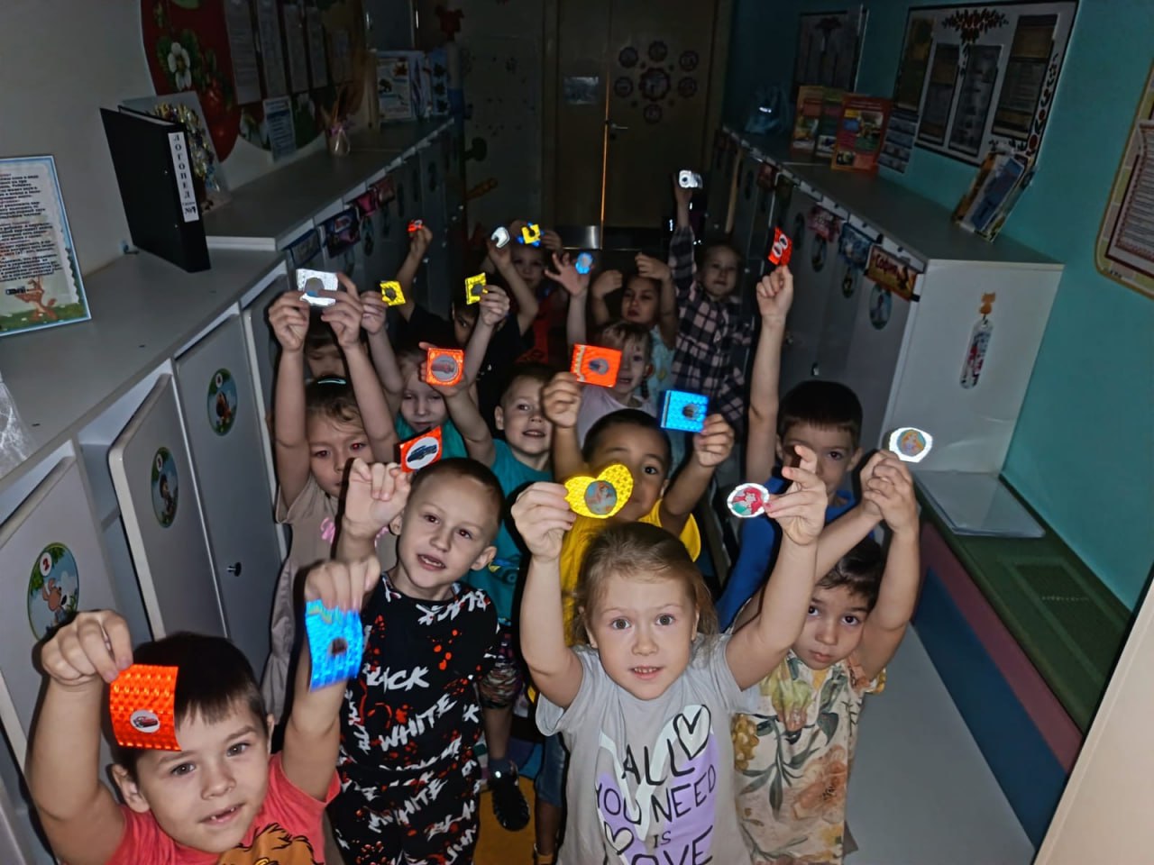 Губкинские автоинспекторы провели творческий мастер-класс по изготовлению световозвращающих элементов Губкинские автоинспекторы провели творческий мастер-класс по изготовлению световозвращающих элементов