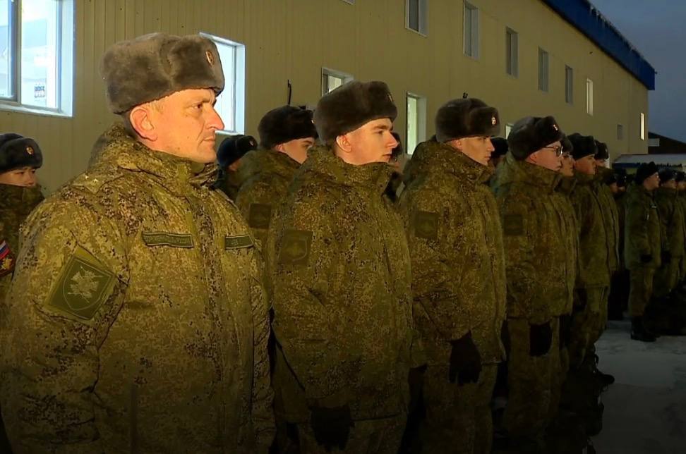 На службу Родине! Первая группа ямальских призывников отправилась из Ноябрьска