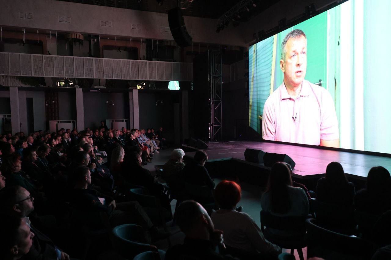 250 волонтёров собрались в Новом Уренгое ради единой цели 250 волонтёров собрались в Новом Уренгое ради единой цели